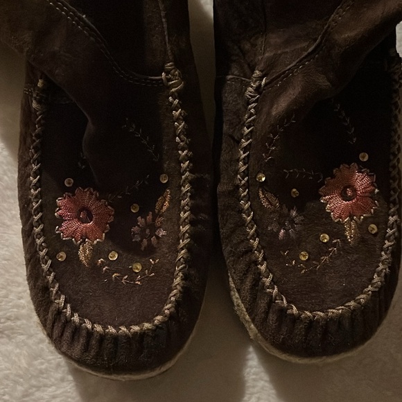 Report | Wedged Boots - Picture 3 of 8